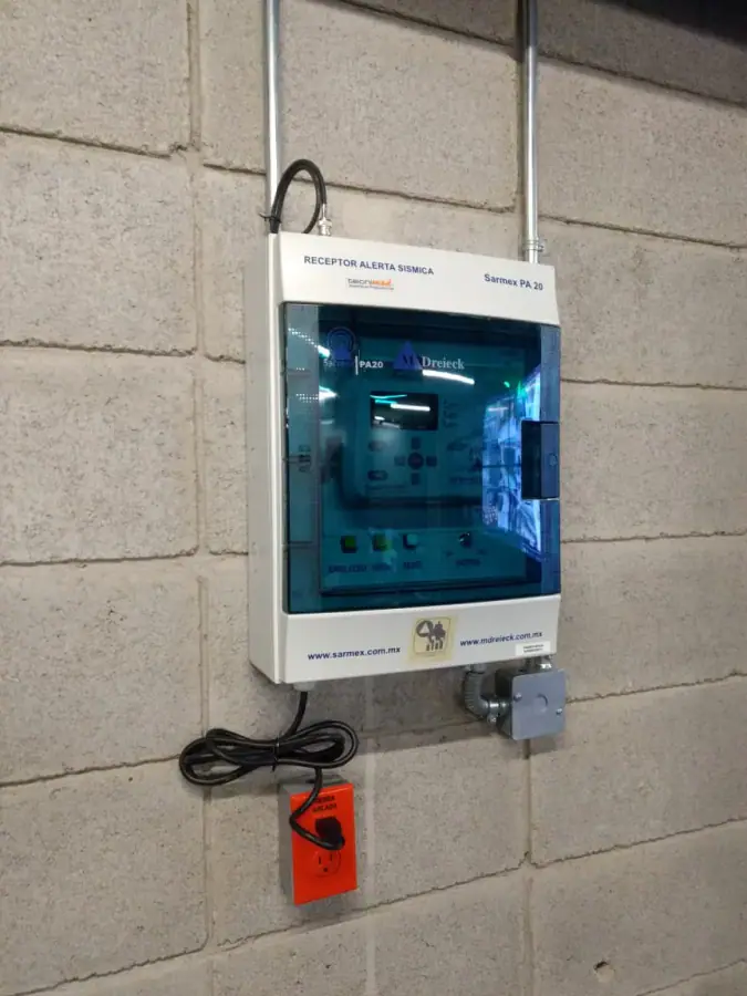 Receptor instalado para el sistema de alertamiento sísmico